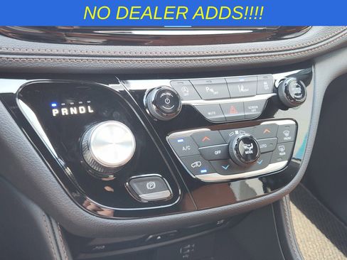 New 2026 Chrysler Pacifica Pinnacle w/ Trailer Tow Group FWD image 18