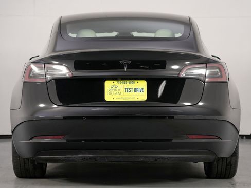 Used 2021 Tesla Model 3 Standard Range Plus image 11