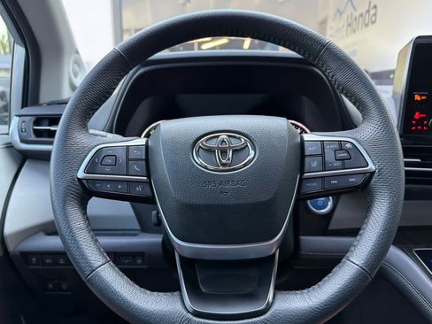 Used 2024 Toyota Sienna Limited AWD/4WD image 27