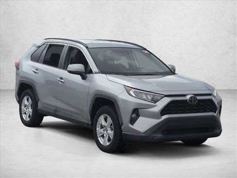 Used 2021 Toyota RAV4 XLE FWD image 3