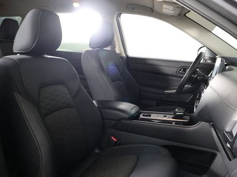 Used 2023 Nissan Pathfinder SV image 29