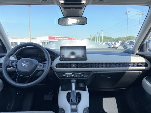 Used 2023 Honda HR-V LX image 2