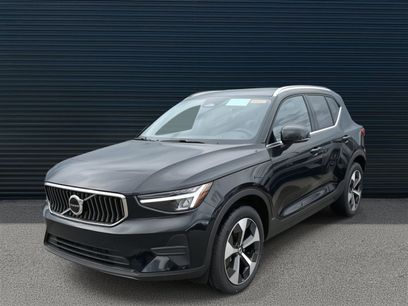 New 2025 Volvo XC40 B5 Core w/ Climate Package