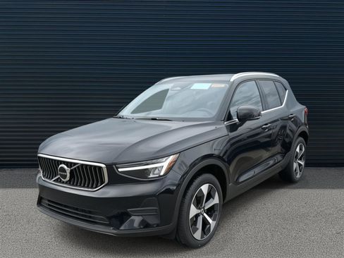 New 2025 Volvo XC40 B5 Core w/ Climate Package image 1