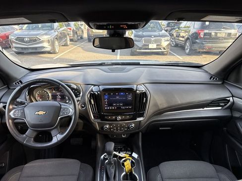 Used 2022 Chevrolet Traverse LT image 24
