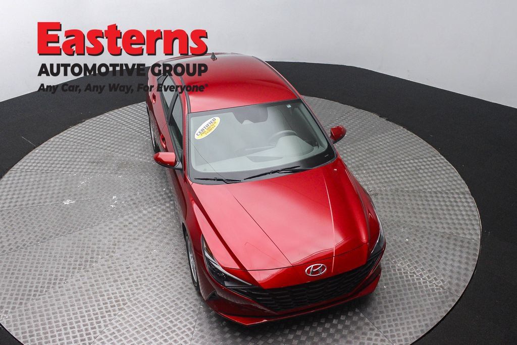 Used 2023 Hyundai Elantra SE w/ Cargo Package FWD image 5
