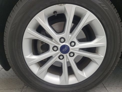 Used 2017 Ford Escape SE w/ SE Cold Weather Package FWD image 31