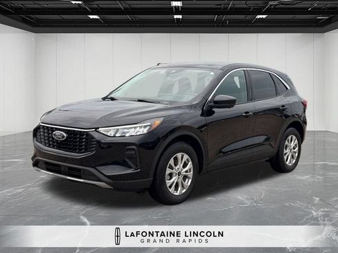 Used 2023 Ford Escape Active w/ Tech Pack #2 AWD/4WD image 1