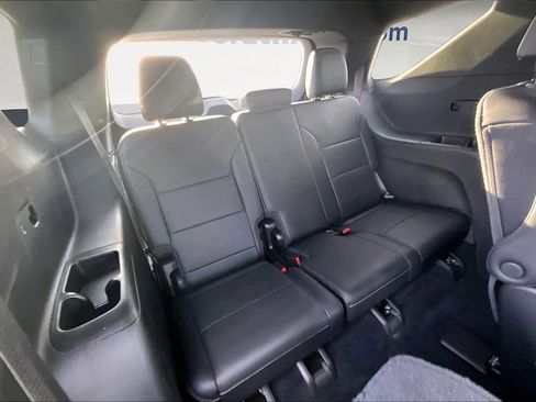 Used 2025 Chevrolet Traverse LT image 28
