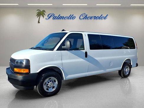 Used 2025 Chevrolet Express 3500 LS RWD image 4