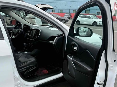 Used 2018 Jeep Cherokee Trailhawk image 41