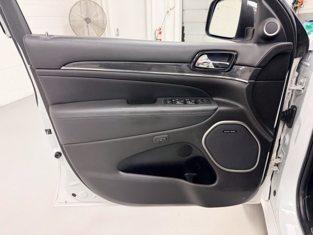 Used 2020 Jeep Grand Cherokee Overland AWD/4WD image 19