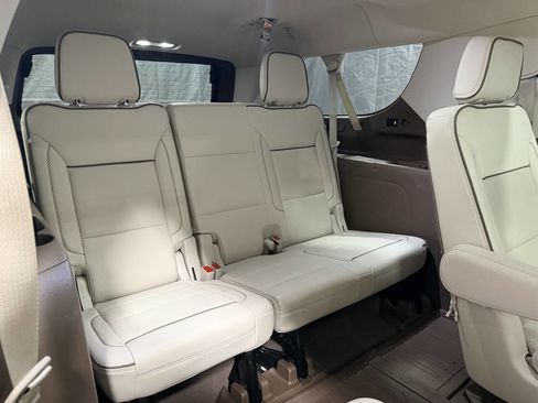 Used 2022 GMC Yukon XL Denali w/ Denali Premium Package image 26