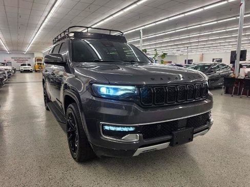 Used 2022 Jeep Wagoneer Series II w/ Premium Group I AWD/4WD image 4