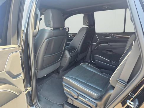 Used 2023 Cadillac Escalade Premium Luxury AWD/4WD image 13