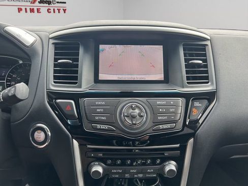 Used 2015 Nissan Pathfinder SV image 19