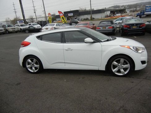 Used 2013 Hyundai Veloster image 4