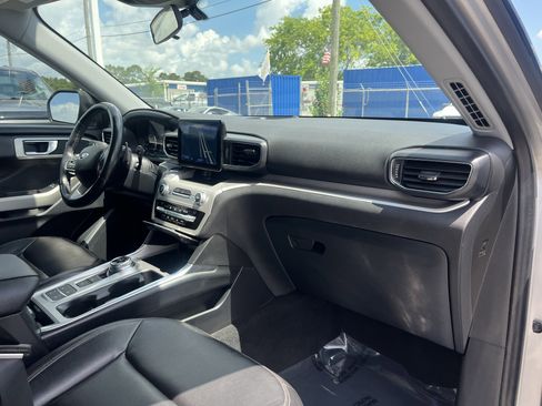 Used 2020 Ford Explorer XLT w/ Equipment Group 202A RWD image 15