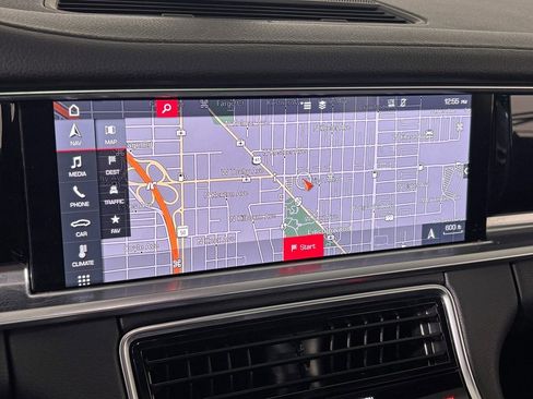 Used 2018 Porsche Panamera 4S image 28