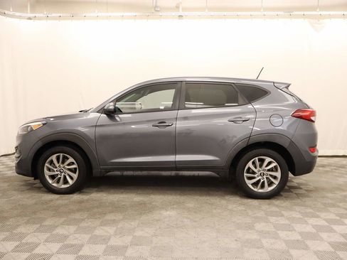 Used 2017 Hyundai Tucson SE FWD image 2