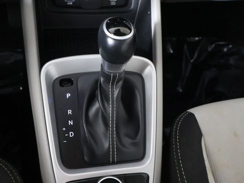 Used 2023 Hyundai Venue SEL image 41