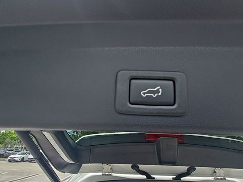 Used 2019 Subaru Ascent Touring image 34