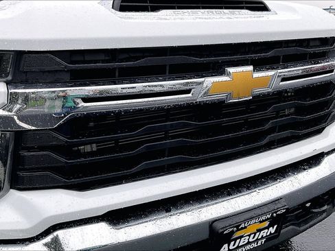 Used 2024 Chevrolet Silverado 2500 LT image 28