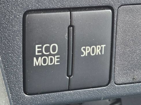 Used 2013 Toyota RAV4 LE AWD/4WD image 16