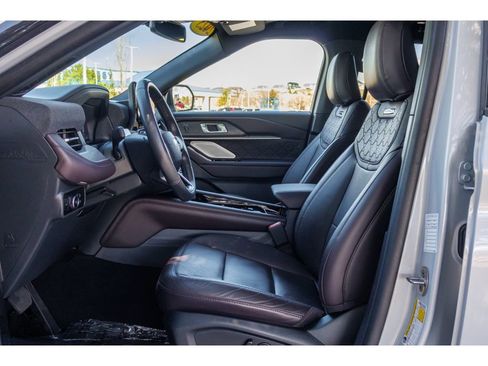 Used 2025 Ford Explorer Platinum w/ LUX Leather Package AWD/4WD image 17