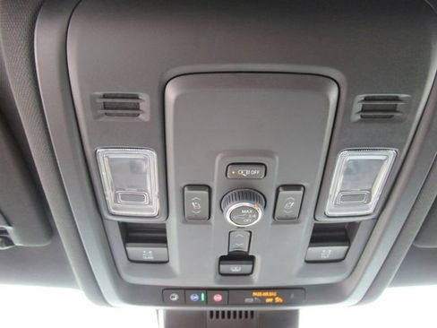 Used 2025 GMC Yukon XL Elevation RWD image 29