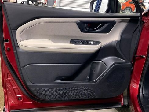 Used 2025 Subaru Forester Premium image 23