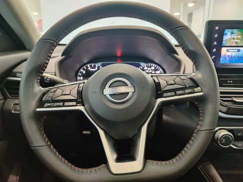 Used 2023 Nissan Altima 2.5 SR w/ SR Premium Package FWD image 19