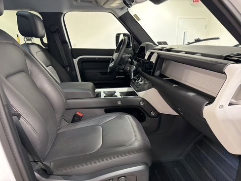Used 2025 Land Rover Defender 110 S image 25