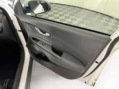 Used 2021 Hyundai Kona Ultimate w/ Cargo Package FWD image 32