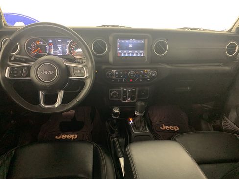 Used 2018 Jeep Wrangler Unlimited Sahara w/ Dual Top Group AWD/4WD image 33