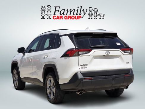 Used 2022 Toyota RAV4 XLE w/ Convenience Package FWD image 3