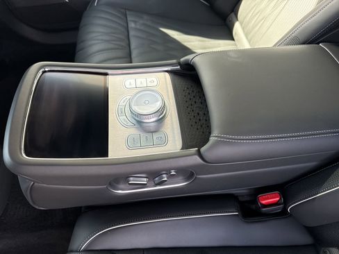 Used 2025 Genesis G90 3.5T image 15