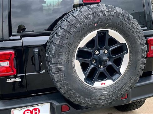 Used 2022 Jeep Wrangler Unlimited Rubicon w/ Cold Weather Group AWD/4WD image 29