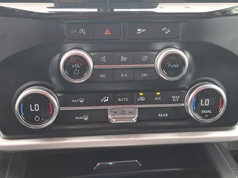 Used 2024 Ford Expedition XLT AWD/4WD image 24