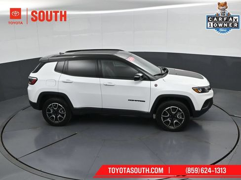 Used 2024 Jeep Compass Trailhawk AWD/4WD image 45