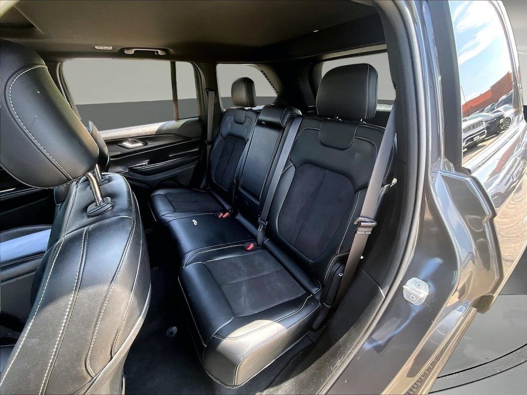 Used 2023 Jeep Grand Cherokee Altitude AWD/4WD image 25