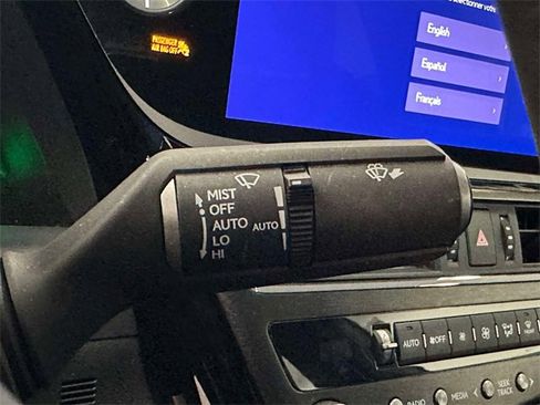 Used 2023 Lexus ES 300h F Sport image 32