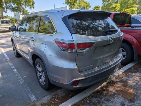 Used 2014 Toyota Highlander XLE FWD image 4