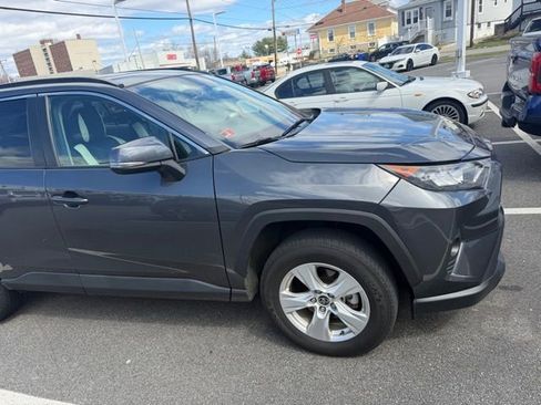 Used 2021 Toyota RAV4 XLE w/ Convenience Package image 5