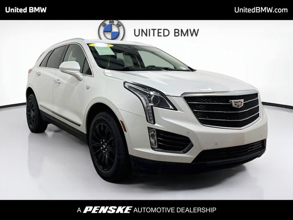 Used 2019 Cadillac XT5 Luxury w/ LPO, Black Ice Package FWD image 3