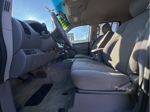 Used 2016 Nissan Frontier SV image 14