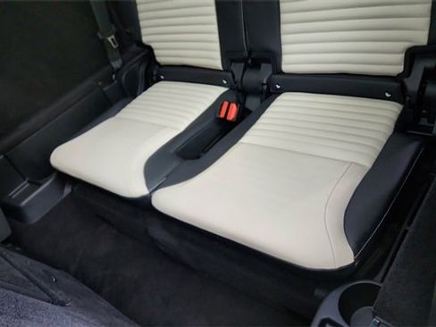 Used 2024 Land Rover Discovery Dynamic SE image 30