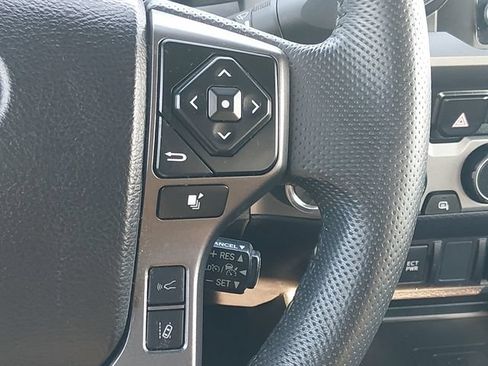 Used 2022 Toyota Tacoma TRD Off-Road AWD/4WD image 24