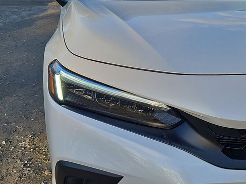 Used 2024 Honda Civic EX-L image 10