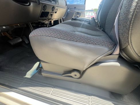 Used 2005 GMC Sierra 1500 W/T image 36